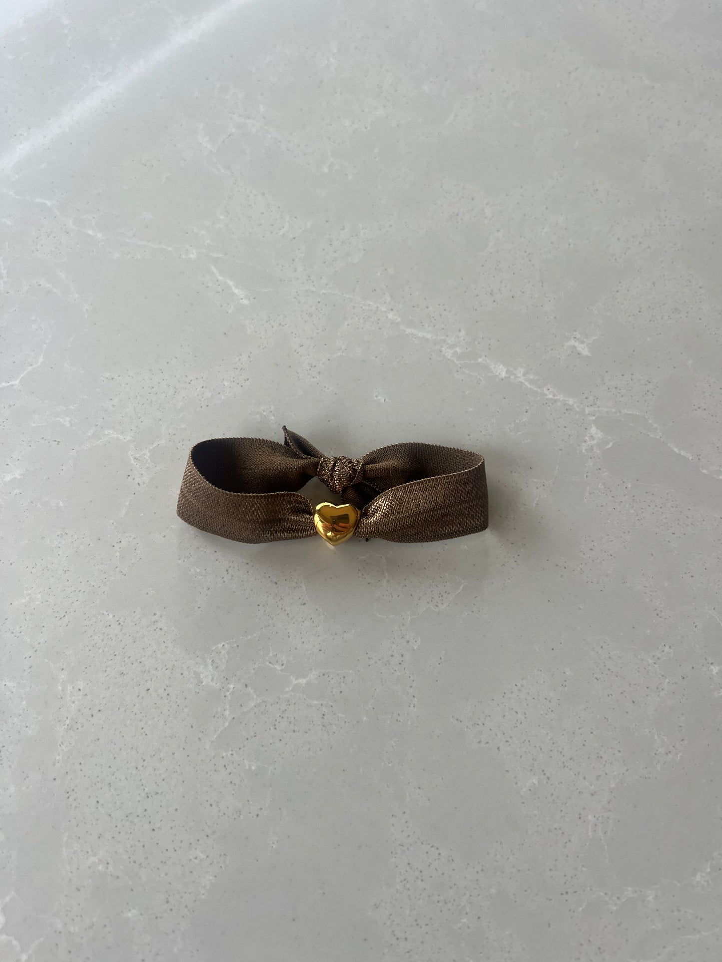 Elastic gold heart bracelet, dark brown