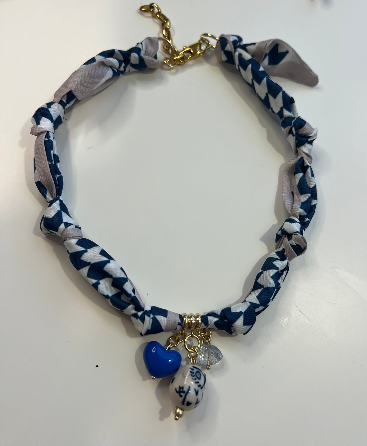 Scarf necklace, expandable ( back closure) #137