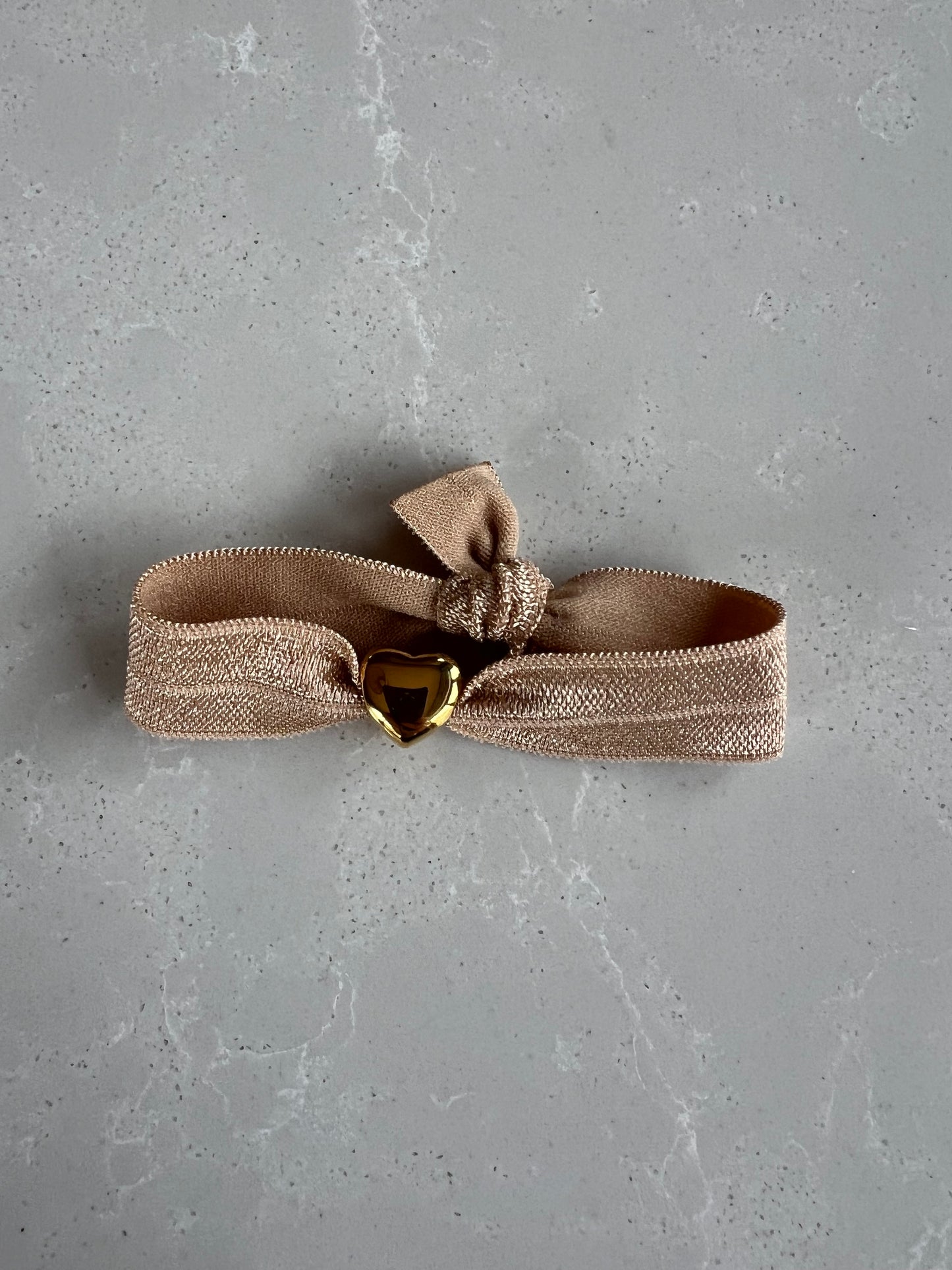 Elastic gold heart bracelet, beige/ gold tone