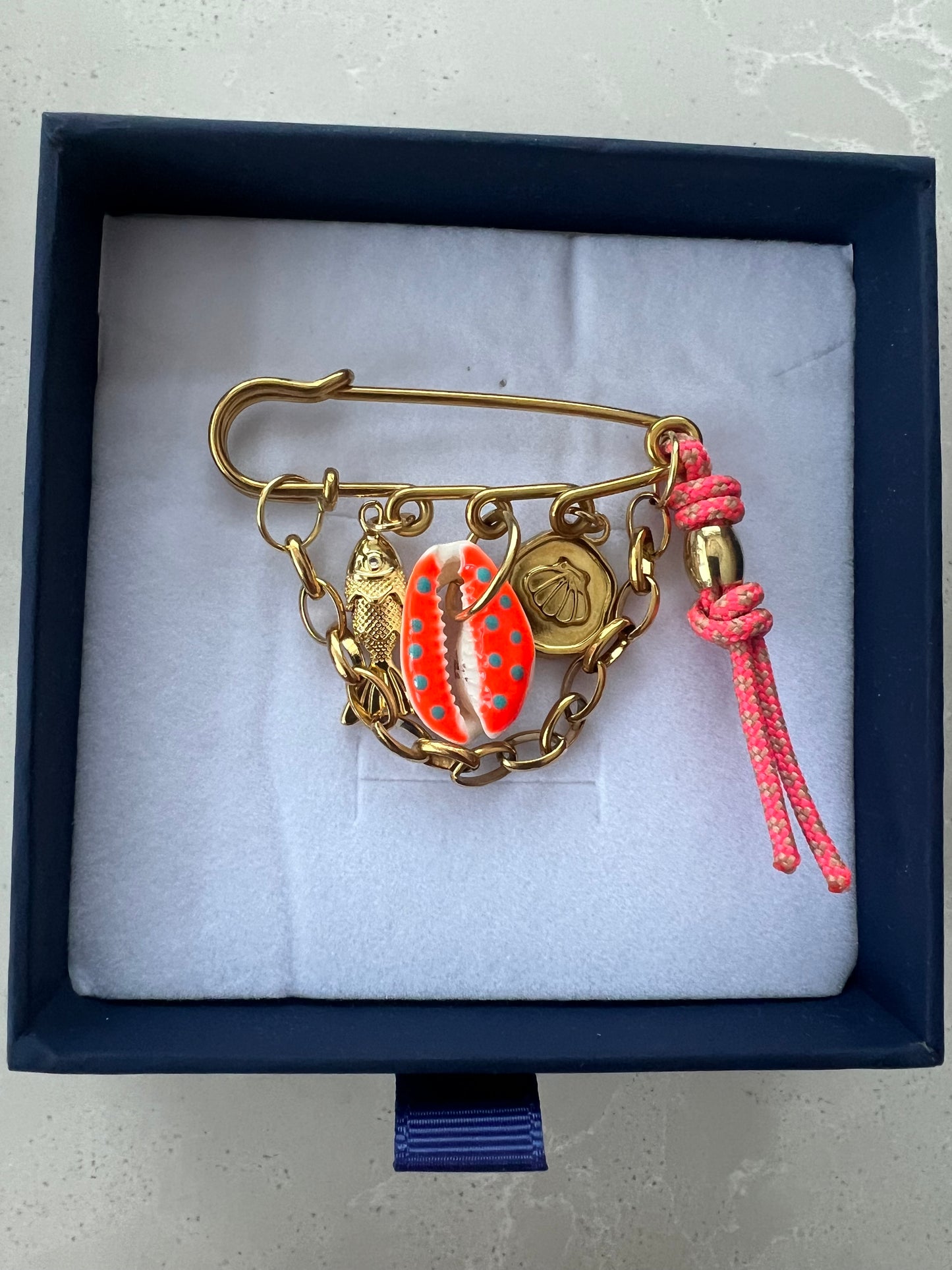 Pin Broock/ sneaker charm #13
