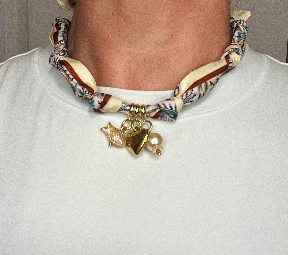 Scarf necklace, expandable ( back closure) #136