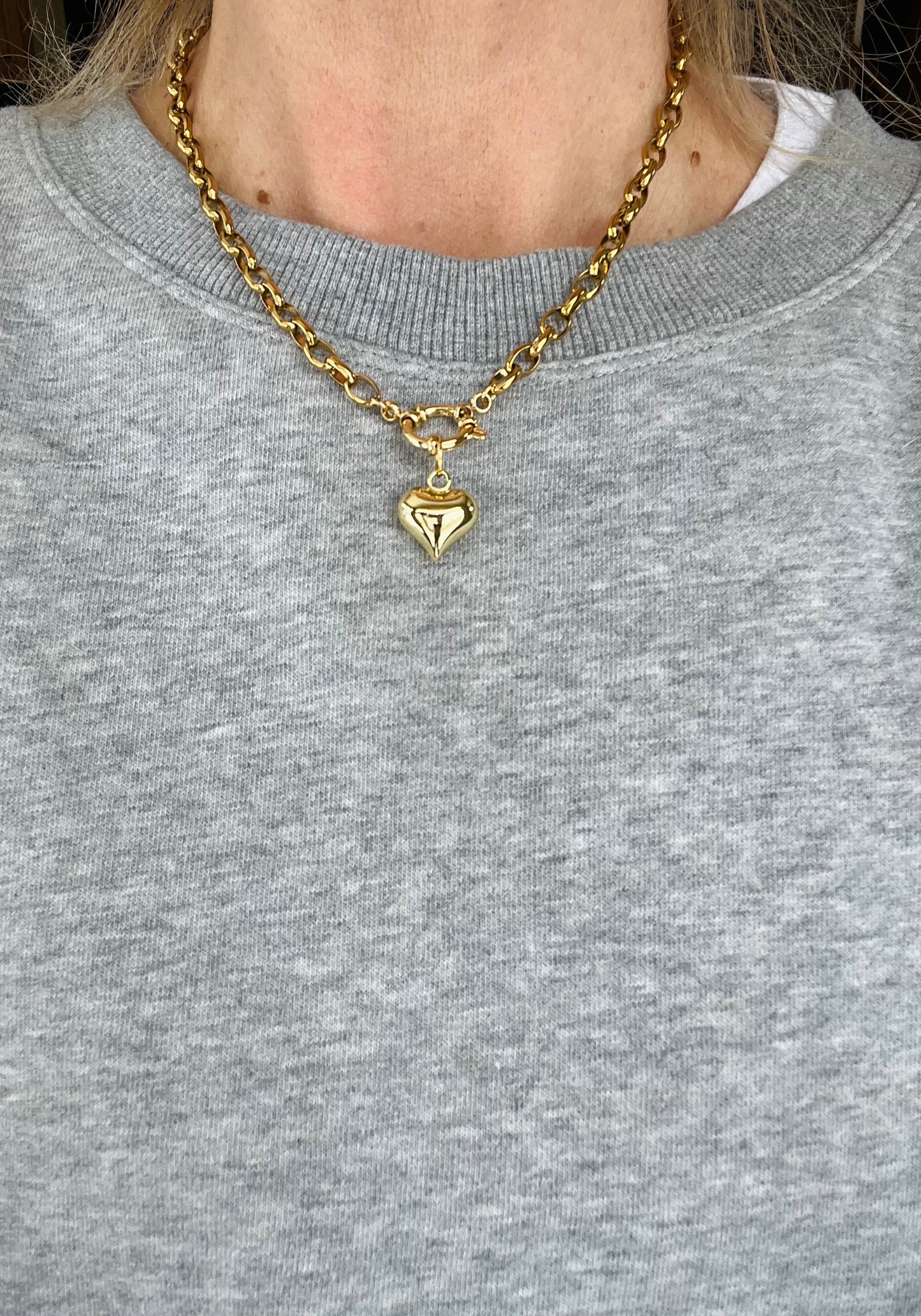 Short chain necklace with bubble heart
