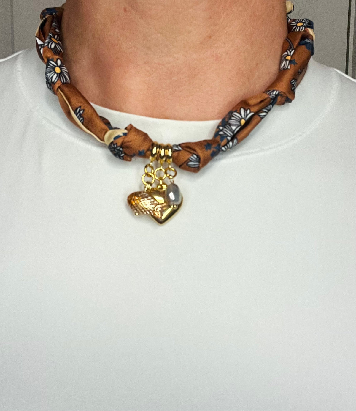 Scarf necklace, expandable ( back closure) #133