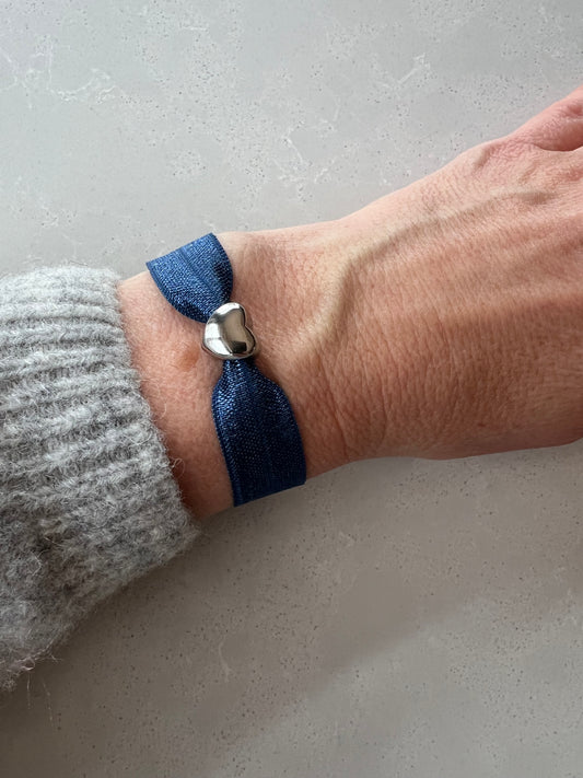 Elastic silver heart bracelet navy blue