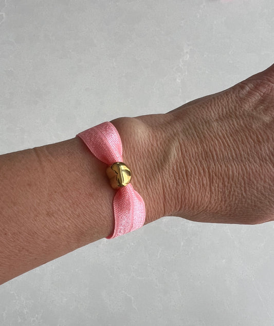 Elastic gold heart bracelet, light pink