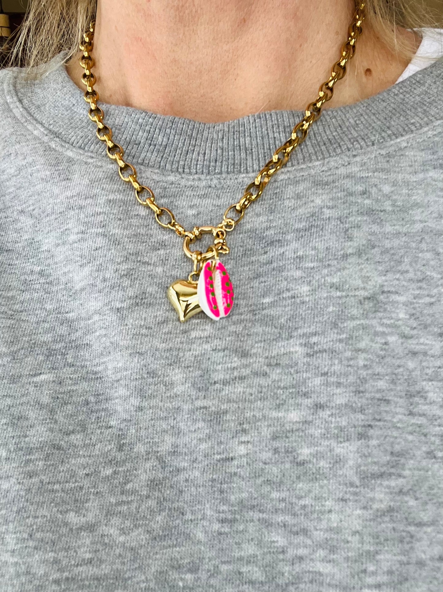 Short chain necklace with bubble heart